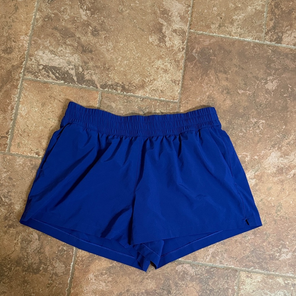 Athleta weekender run short size M